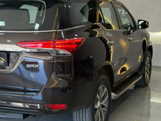 TOYOTA-HILUX SW4-2.8 SRX 4X4 7 LUGARES 16V TURBO INTERCOOLER DIESEL 4P AUTOMÁTICO TOYOTA-HILUX SW4-2019