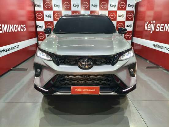 TOYOTA-HILUX SW4-2024