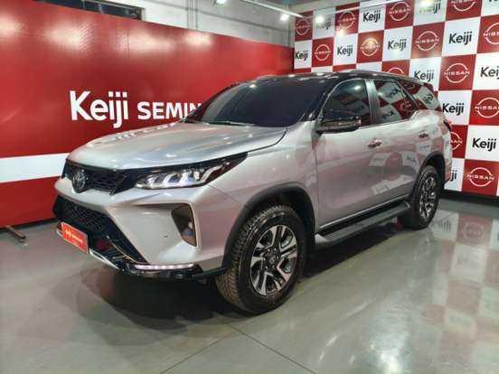 TOYOTA-HILUX SW4-2024