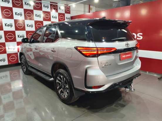 TOYOTA-HILUX SW4-2024
