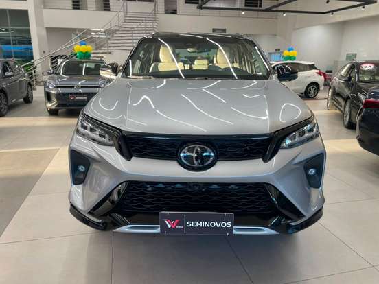 TOYOTA-HILUX SW4-2.8 D-4D TURBO DIESEL DIAMOND 7L 4X4 AUTOMÁTICO TOYOTA-HILUX SW4-2023