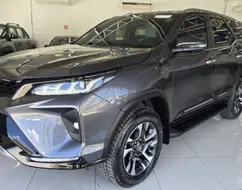 TOYOTA HILUX SW4 2.8 D-4D TURBO DIESEL DIAMOND 7L 4X4 AUTOMÁTICO TOYOTA HILUX SW4 2.8 D-4D TURBO DIESEL DIAMOND 7L 4X4 AUTOMÁTICO