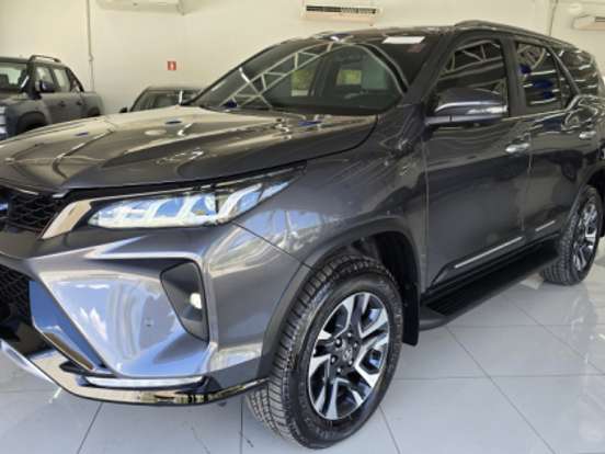 TOYOTA-HILUX SW4-2.8 D-4D TURBO DIESEL DIAMOND 7L 4X4 AUTOMÁTICO TOYOTA-HILUX SW4-2025