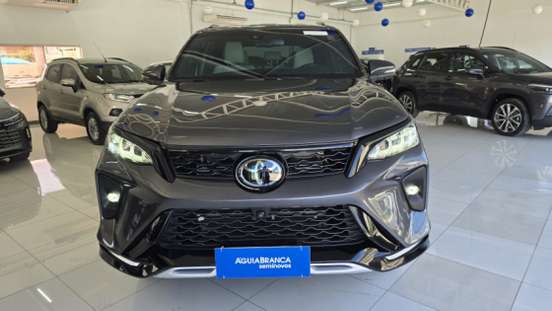 TOYOTA-HILUX SW4-2025