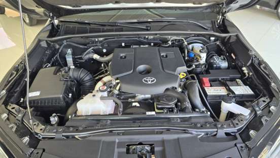 TOYOTA-HILUX SW4-2025