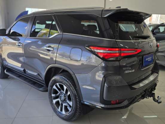 TOYOTA-HILUX SW4-2.8 D-4D TURBO DIESEL DIAMOND 7L 4X4 AUTOMÁTICO TOYOTA-HILUX SW4-2025