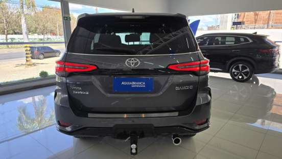 TOYOTA-HILUX SW4-2025