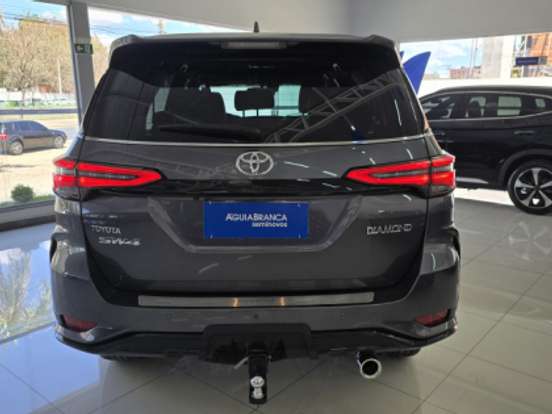 TOYOTA-HILUX SW4-2.8 D-4D TURBO DIESEL DIAMOND 7L 4X4 AUTOMÁTICO TOYOTA-HILUX SW4-2025