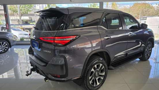 TOYOTA-HILUX SW4-2025