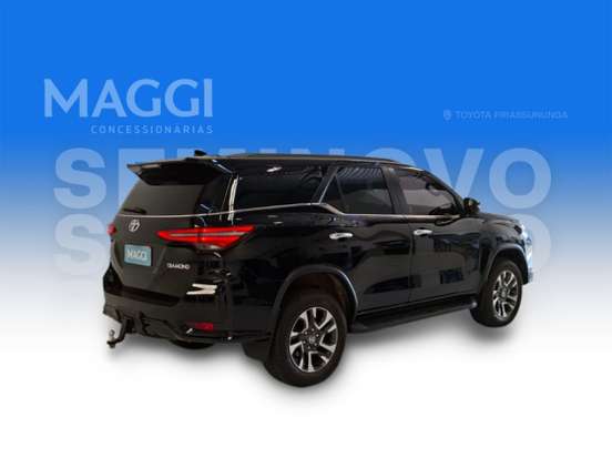 TOYOTA-HILUX SW4-2025