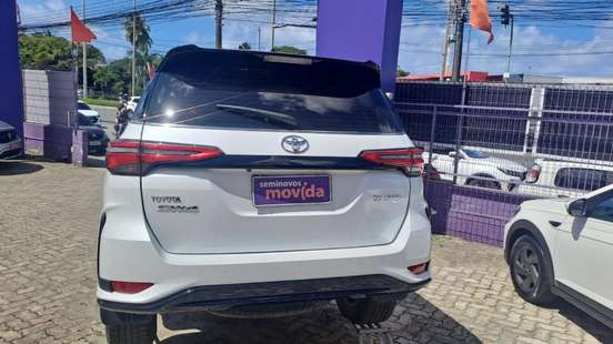TOYOTA-HILUX SW4-2025