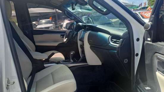 TOYOTA-HILUX SW4-2025