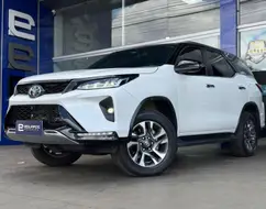 TOYOTA HILUX SW4 2.8 D-4D TURBO DIESEL DIAMOND 7L 4X4 AUTOMÁTICO TOYOTA HILUX SW4 2.8 D-4D TURBO DIESEL DIAMOND 7L 4X4 AUTOMÁTICO