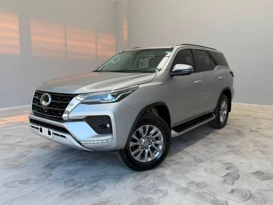 TOYOTA HILUX SW4 2.8 D-4D TURBO DIESEL SRX 4X4 AUTOMÁTICO