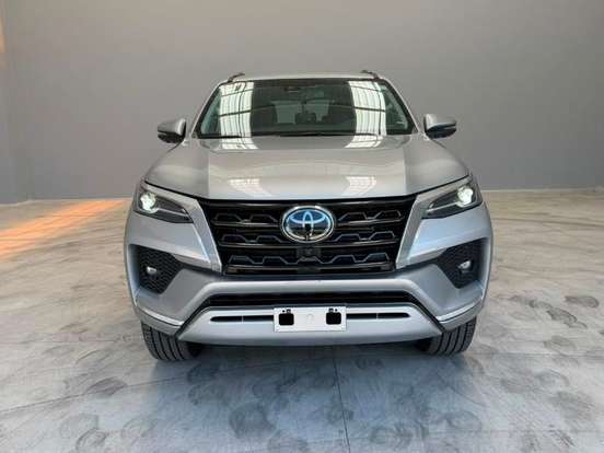 TOYOTA-HILUX SW4-2.8 D-4D TURBO DIESEL SRX 4X4 AUTOMÁTICO TOYOTA-HILUX SW4-2023