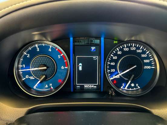 TOYOTA-HILUX SW4-2023