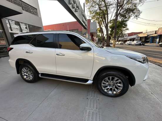 TOYOTA-HILUX SW4-2.8 D-4D TURBO DIESEL SRX 7L 4X4 AUTOMÁTICO TOYOTA-HILUX SW4-2023