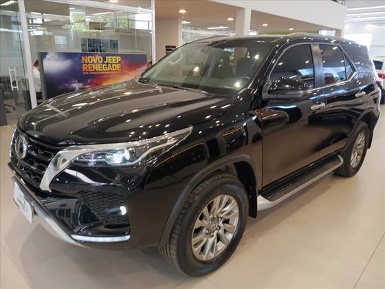 TOYOTA HILUX SW4 2.8 D-4D TURBO DIESEL SRX 7L 4X4 AUTOMÁTICO
