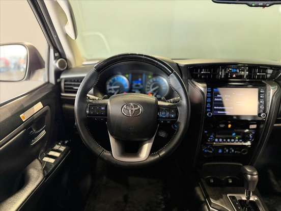 TOYOTA-HILUX SW4-2.8 D-4D TURBO DIESEL SRX 7L 4X4 AUTOMÁTICO TOYOTA-HILUX SW4-2022
