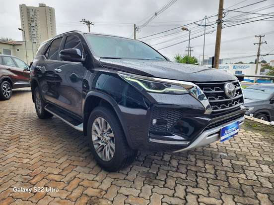 TOYOTA-HILUX SW4-2.8 D-4D TURBO DIESEL SRX 7L 4X4 AUTOMÁTICO TOYOTA-HILUX SW4-2023