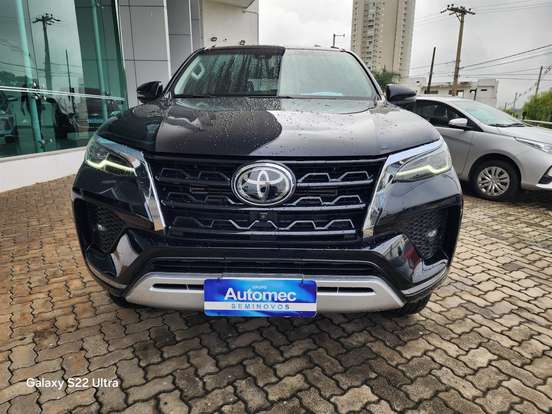 TOYOTA-HILUX SW4-2.8 D-4D TURBO DIESEL SRX 7L 4X4 AUTOMÁTICO TOYOTA-HILUX SW4-2023