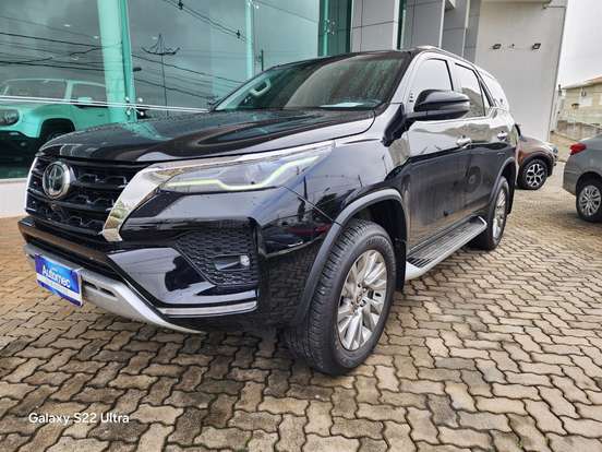 TOYOTA-HILUX SW4-2023