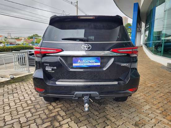 TOYOTA-HILUX SW4-2023