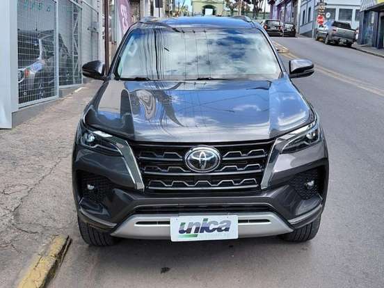 TOYOTA-HILUX SW4-2.8 D-4D TURBO DIESEL SRX 7L 4X4 AUTOMÁTICO TOYOTA-HILUX SW4-2020