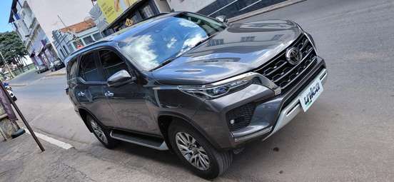 TOYOTA-HILUX SW4-2.8 D-4D TURBO DIESEL SRX 7L 4X4 AUTOMÁTICO TOYOTA-HILUX SW4-2020