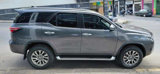 TOYOTA-HILUX SW4-2020