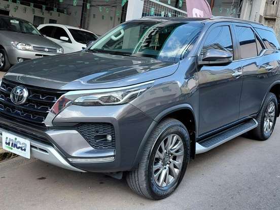 TOYOTA-HILUX SW4-2.8 D-4D TURBO DIESEL SRX 7L 4X4 AUTOMÁTICO TOYOTA-HILUX SW4-2020