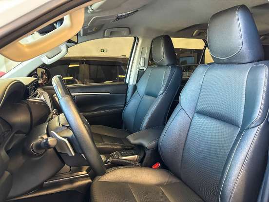 TOYOTA-HILUX SW4-2024