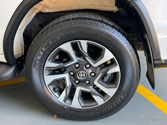 TOYOTA-HILUX SW4-2.8 D-4D TURBO DIESEL SRX PLATINUM 7L 4X4 AUTOMÁTICO TOYOTA-HILUX SW4-2024