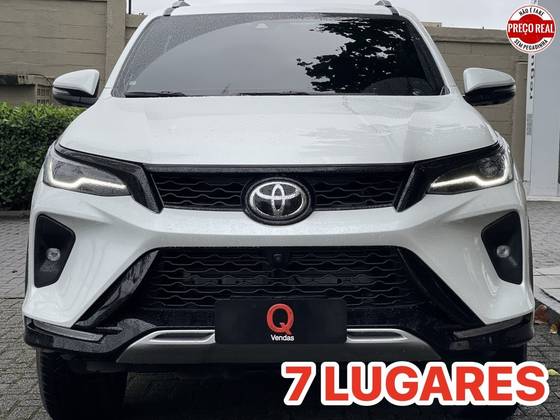TOYOTA HILUX SW4 2.8 D-4D TURBO DIESEL SRX PLATINUM 7L 4X4 AUTOMÁTICO