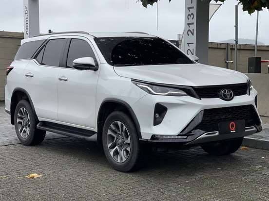 TOYOTA-HILUX SW4-2025