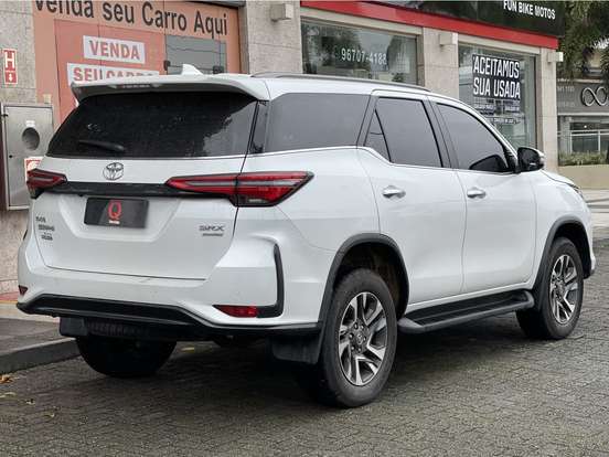 TOYOTA-HILUX SW4-2025
