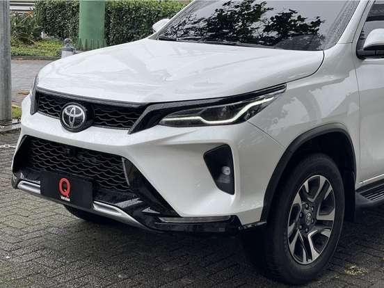 TOYOTA-HILUX SW4-2025