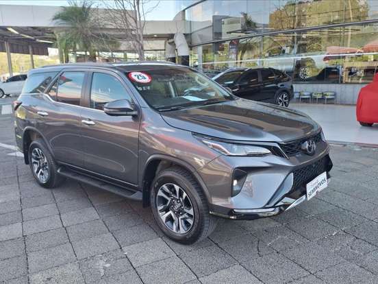 TOYOTA-HILUX SW4-2.8 D-4D TURBO DIESEL SRX PLATINUM 7L 4X4 AUTOMÁTICO TOYOTA-HILUX SW4-2025