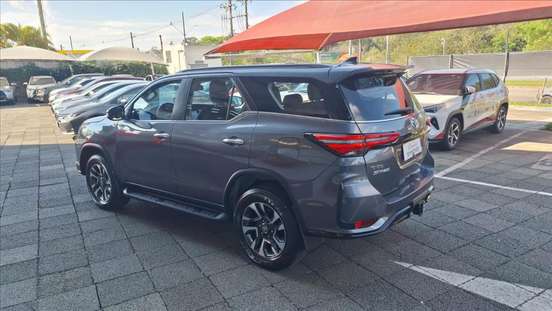 TOYOTA-HILUX SW4-2025
