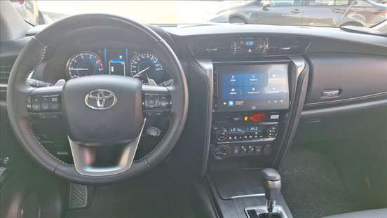 TOYOTA-HILUX SW4-2.8 D-4D TURBO DIESEL SRX PLATINUM 7L 4X4 AUTOMÁTICO TOYOTA-HILUX SW4-2025