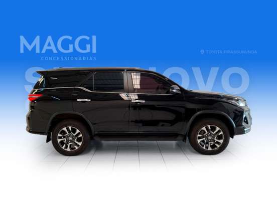 TOYOTA-HILUX SW4-2025