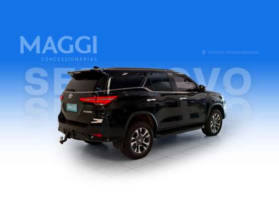 TOYOTA-HILUX SW4-2025