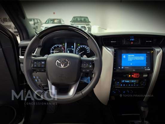 TOYOTA-HILUX SW4-2.8 D-4D TURBO DIESEL SRX PLATINUM 7L 4X4 AUTOMÁTICO TOYOTA-HILUX SW4-2025
