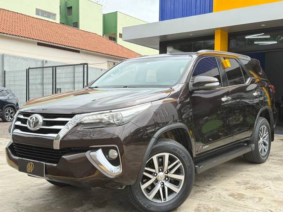 TOYOTA HILUX SW4 2.8 SRX 4X4 16V TURBO INTERCOOLER DIESEL 4P AUTOMÁTICO