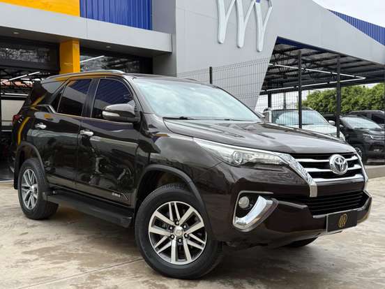 TOYOTA-HILUX SW4-2016