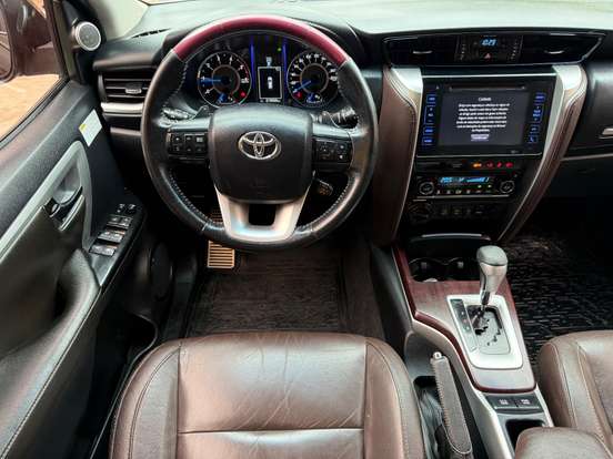 TOYOTA-HILUX SW4-2016