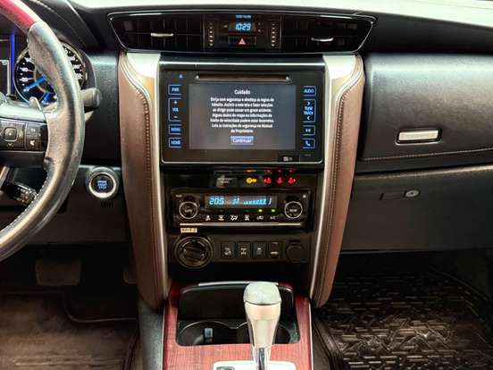TOYOTA-HILUX SW4-2016