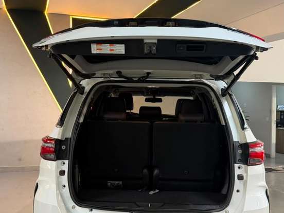 TOYOTA-HILUX SW4-2.8 SRX 4X4 7 LUGARES 16V TURBO INTERCOOLER DIESEL 4P AUTOMÁTICO TOYOTA-HILUX SW4-2016