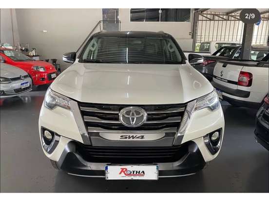 TOYOTA-HILUX SW4-2.8 SRX 4X4 7 LUGARES 16V TURBO INTERCOOLER DIESEL 4P AUTOMÁTICO TOYOTA-HILUX SW4-2017