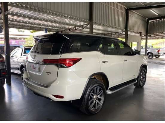 TOYOTA-HILUX SW4-2017